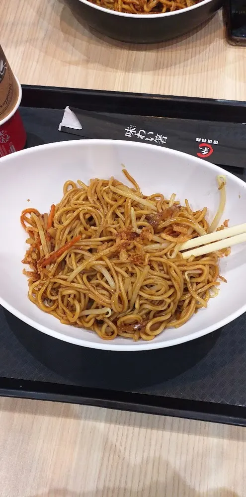 Nouilles de Blé Sauté Aux Légumes Croquants